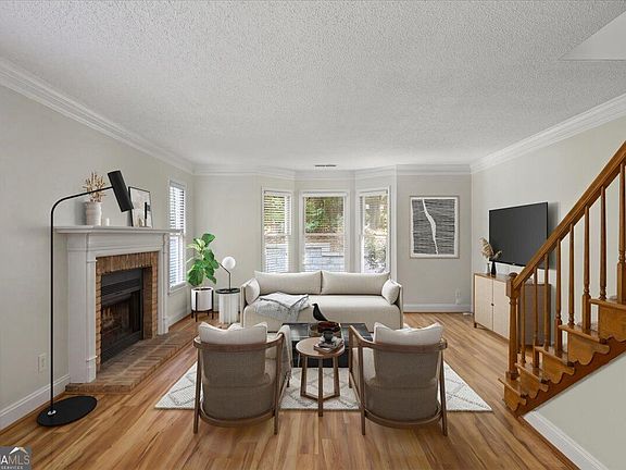 5th image of 110 Great Oaks Ln