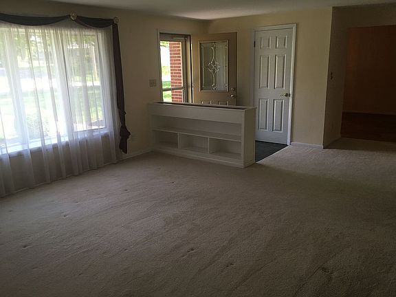 4th image of 3757 Moorhill Dr