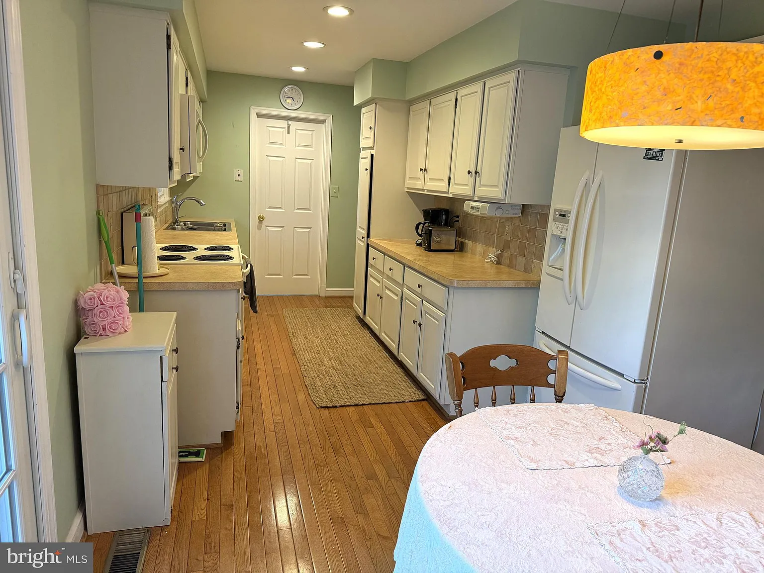 2 bed, 2.0 bath, 2806 sqft, $1,100 — Photo 4