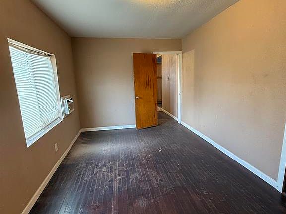 3rd image of 400 Manchester Ave S