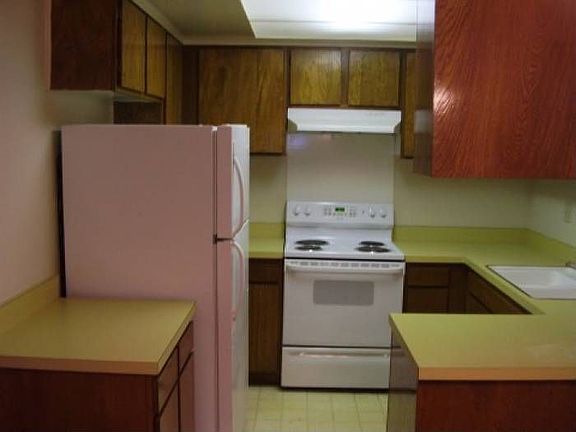 5th image of 440 Veteran Ave APT 102
