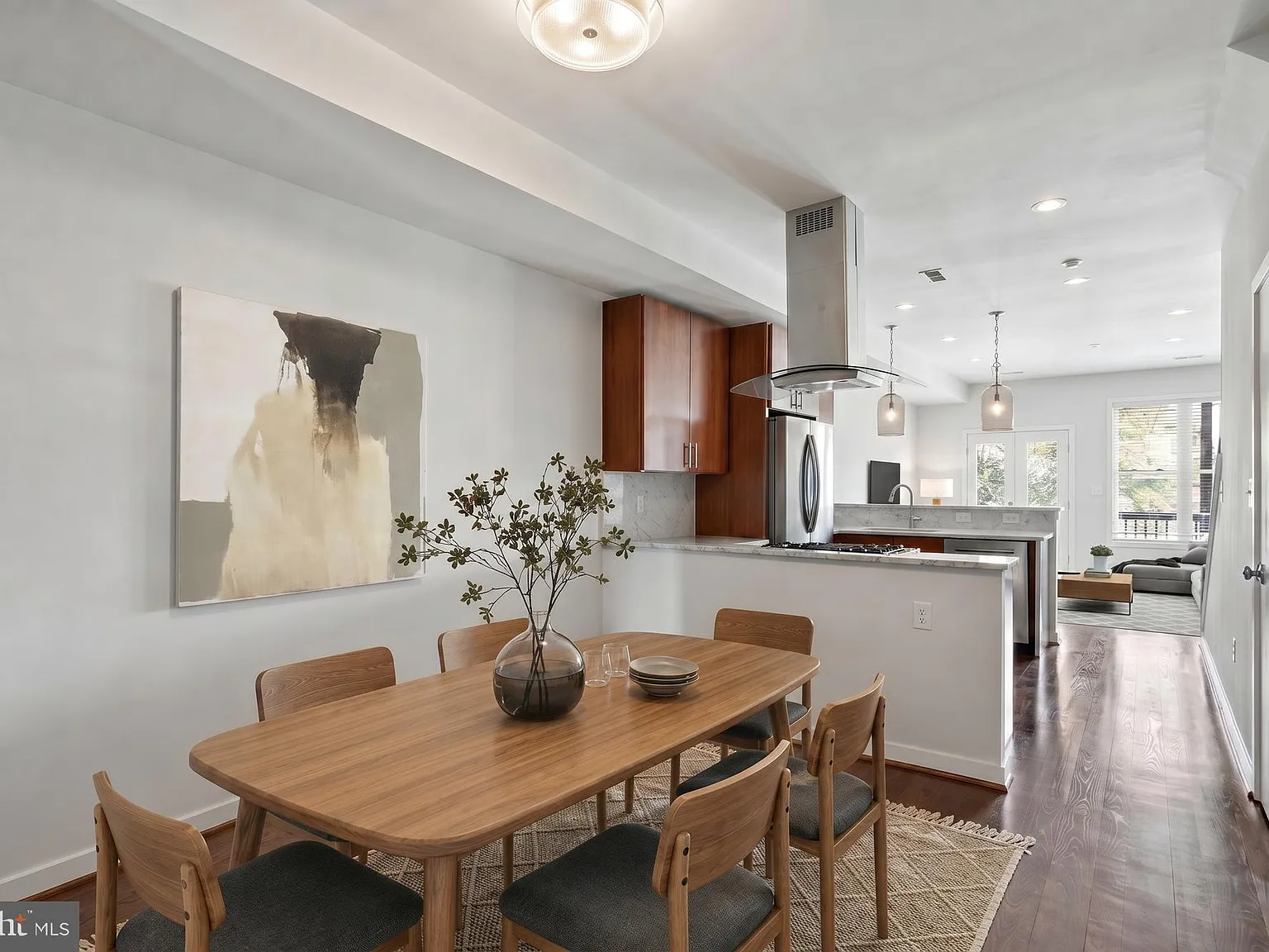 Rosa Condominiums — Photo 3