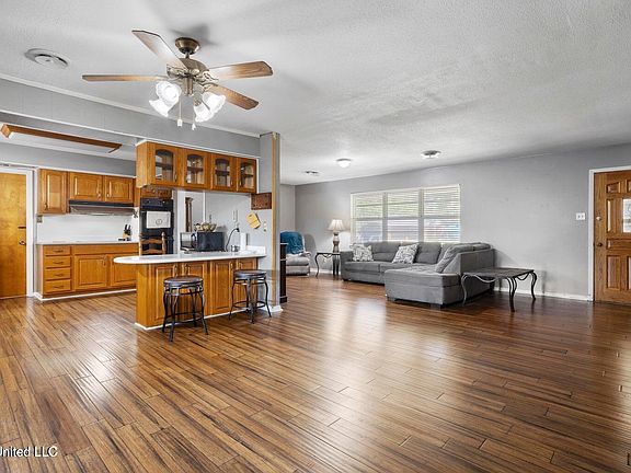 4th image of 2208 Popps Ferry Rd