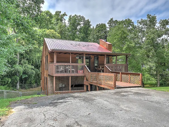 303 Julie Ct, Johnson City, TN 37604