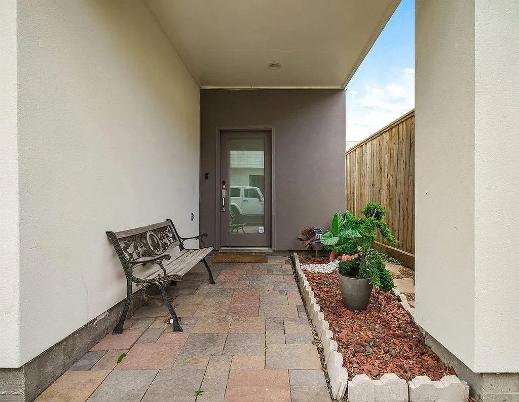 3 bed, 2.5 bath, 1682 sqft, $3,000 — Photo 2