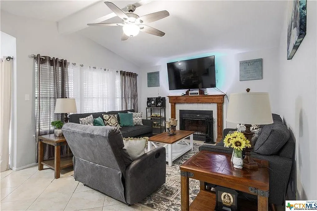 4 bed, 1536 sqft, $2,200 — Photo 3