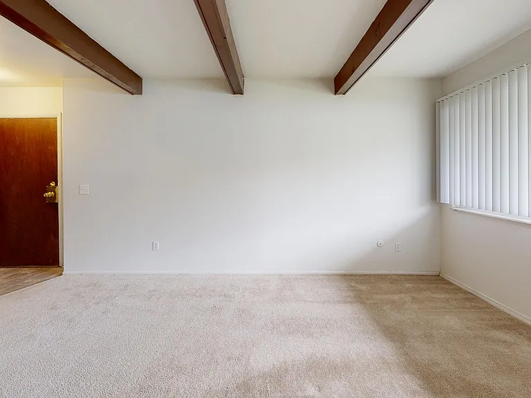 Whitehall Apartments — Photo 27