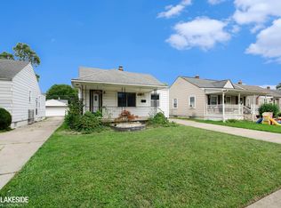 18969 Woodside St, Harper Woods, MI 48225