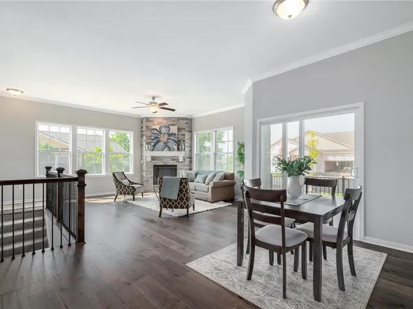 21770 W 120th Ct Unit 2800, Olathe, KS 66061