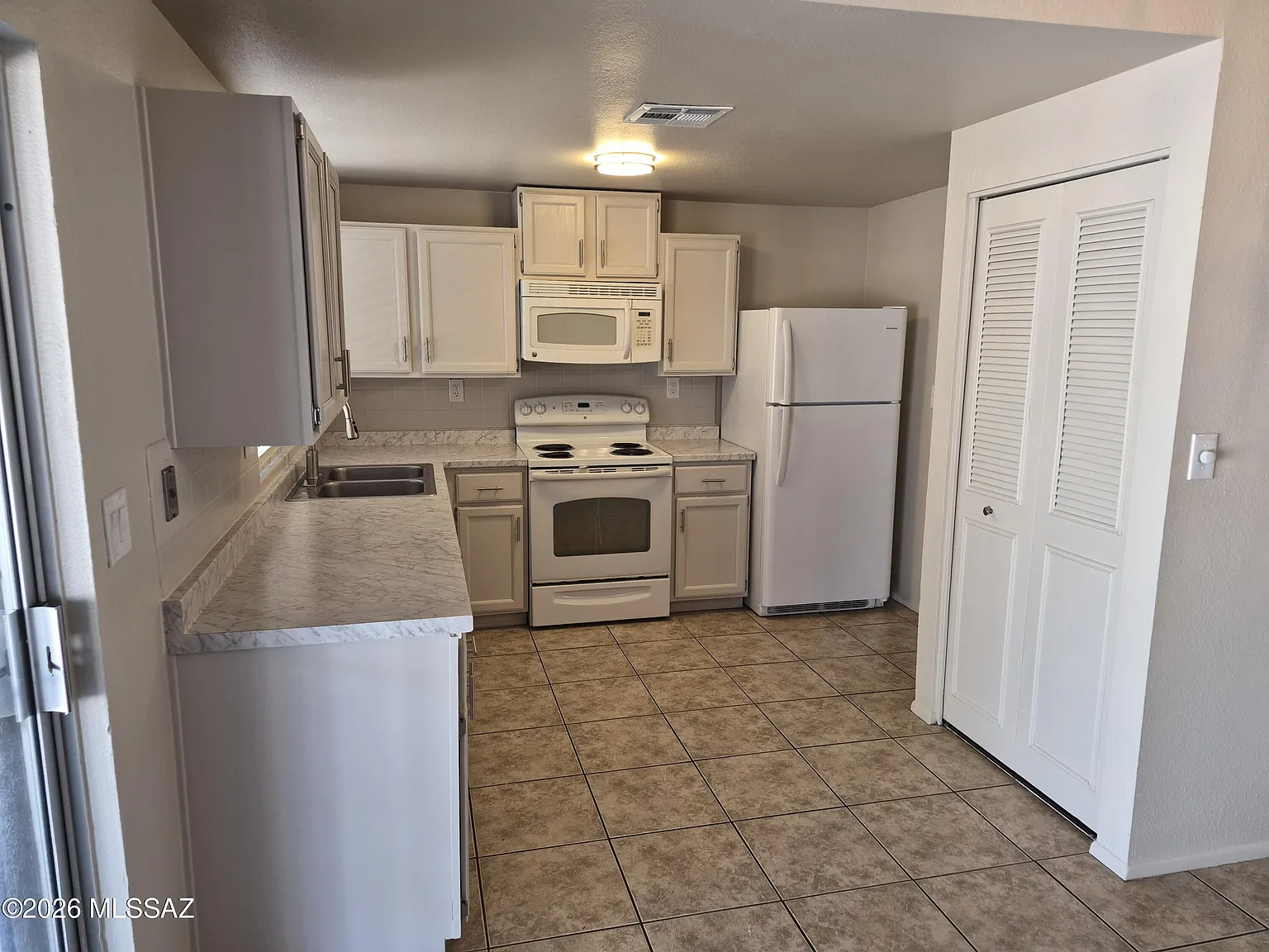 3 bed, 2.0 bath, 1341 sqft, $1,699 — Photo 4