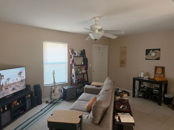 5th image of 375 SW Tulip Blvd