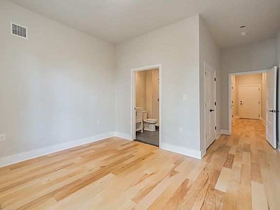 2nd image of 5013 Warrington Ave #306