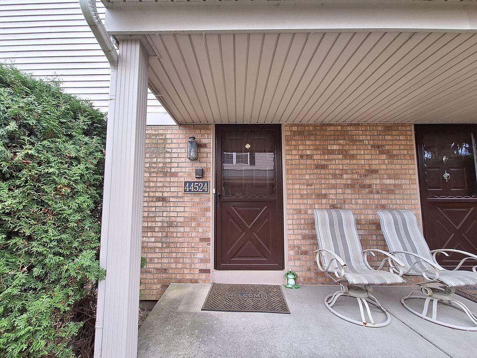 1st image of 44524 N Bunker Hill Dr