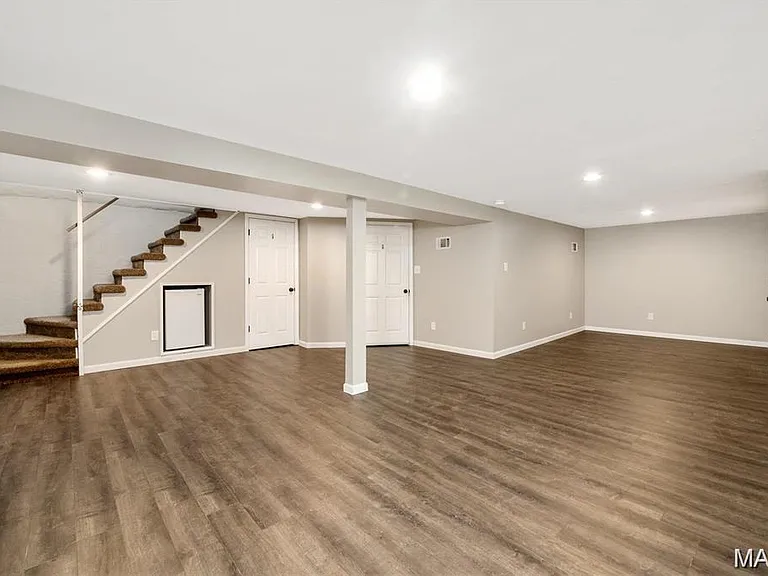 9731 Twincrest Dr — Photo 13