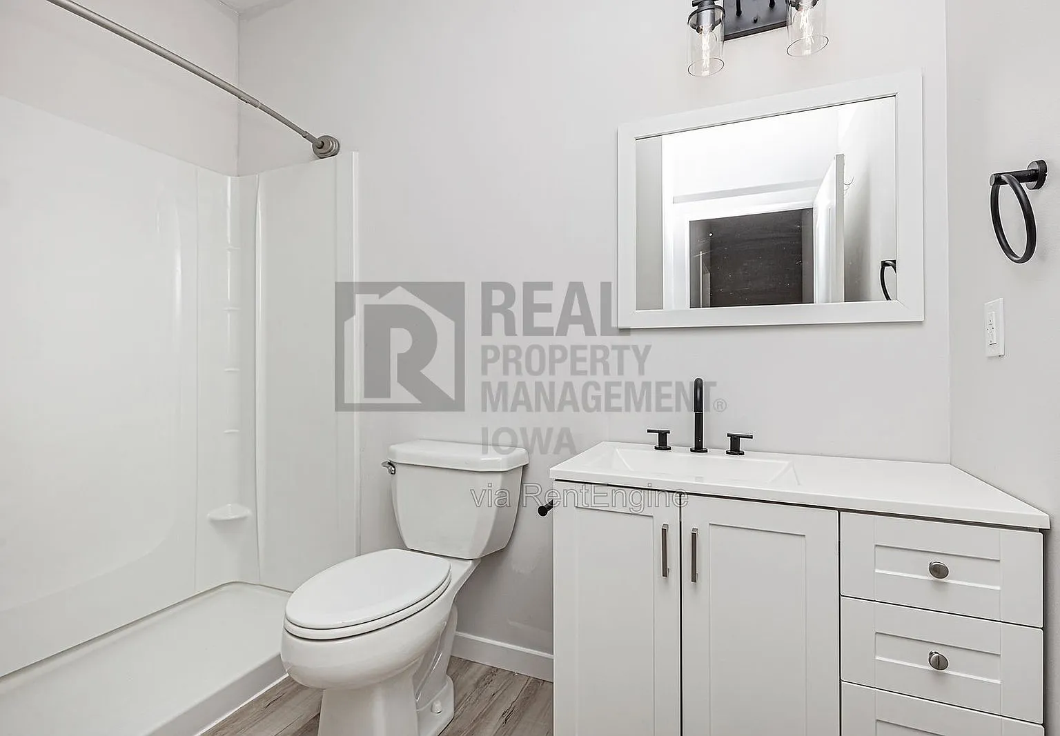 4 bed, 3.0 bath, 2400 sqft, $2,895 — Photo 4