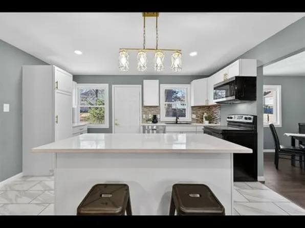 9234 Woodson Dr, Overland Park, KS 66207