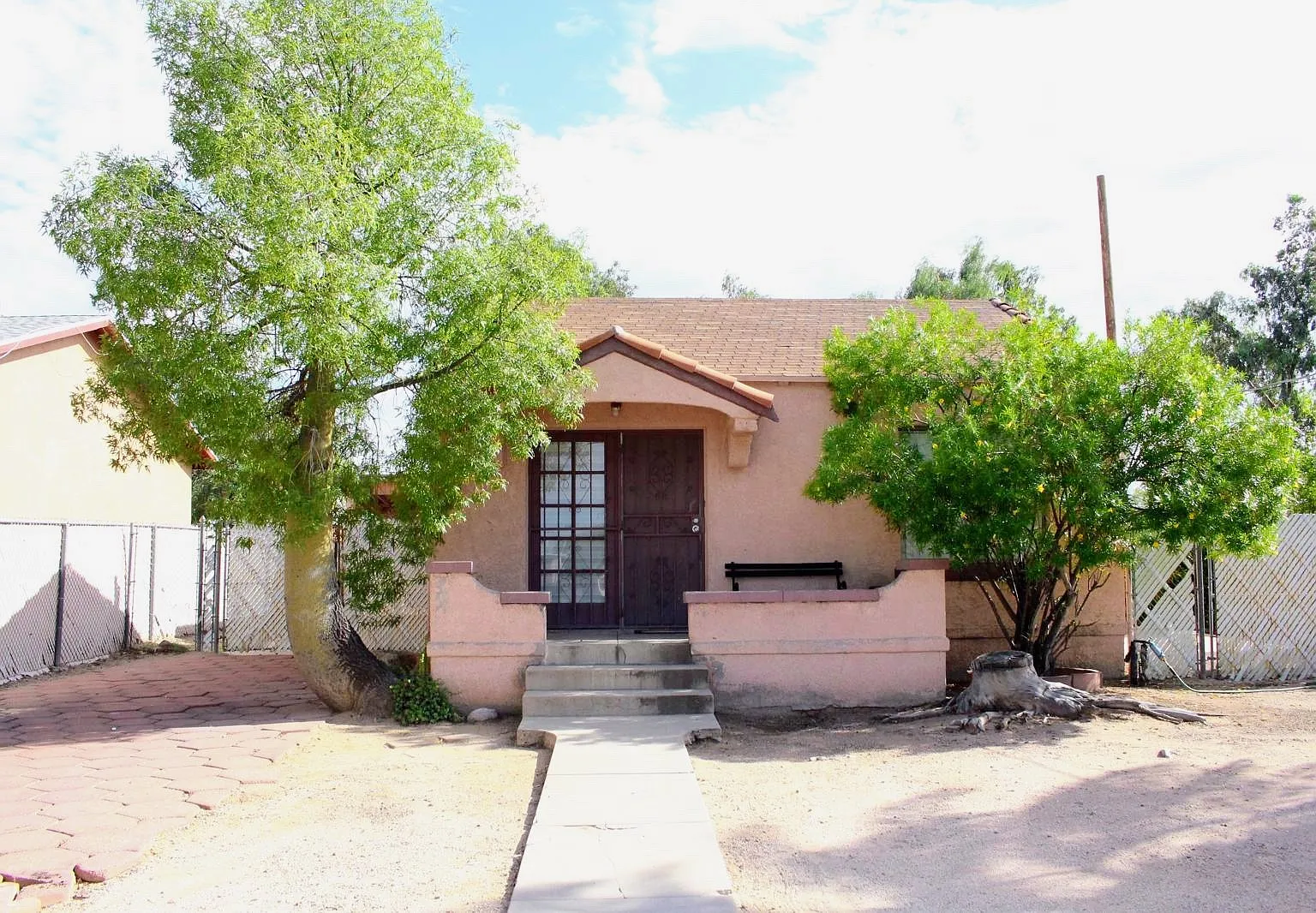 2 bed, 940 sqft, $1,600 — Photo 1