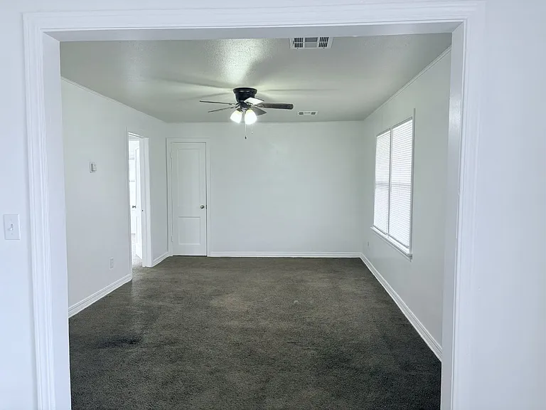 3000 NW 27th St — Photo 14
