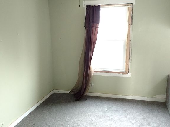 5th image of 905 Albion Ave