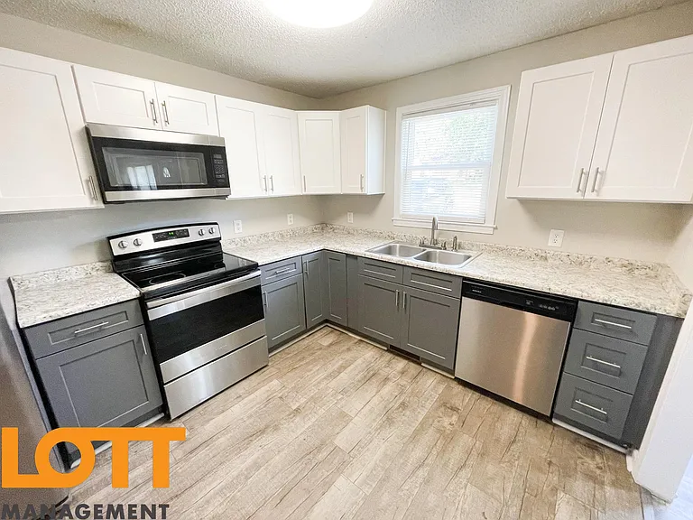 406 S Texas Ave — Photo 8