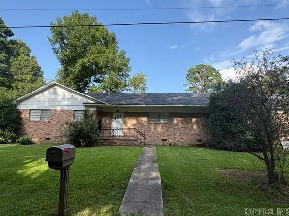 102 N 9th St, Gurdon, AR 71743
