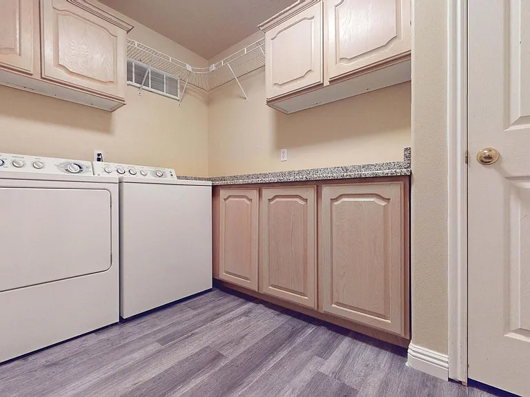853 W Kestrel Ct — Photo 20