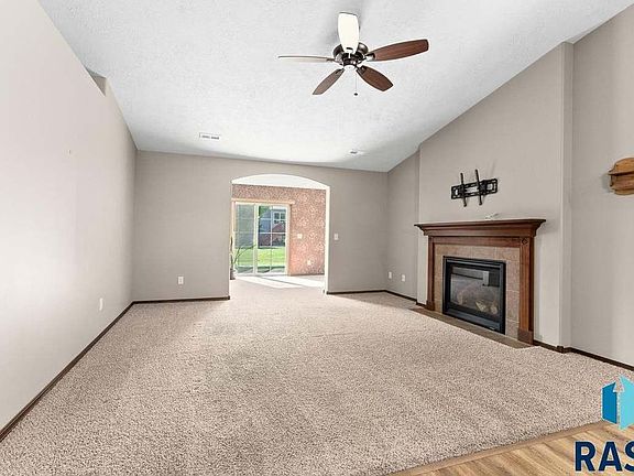 3rd image of 3005 E Buckingham St #3005