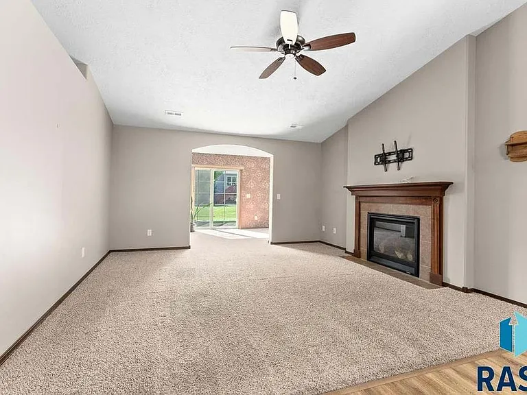 3005 E Buckingham St #3005 — Photo 3