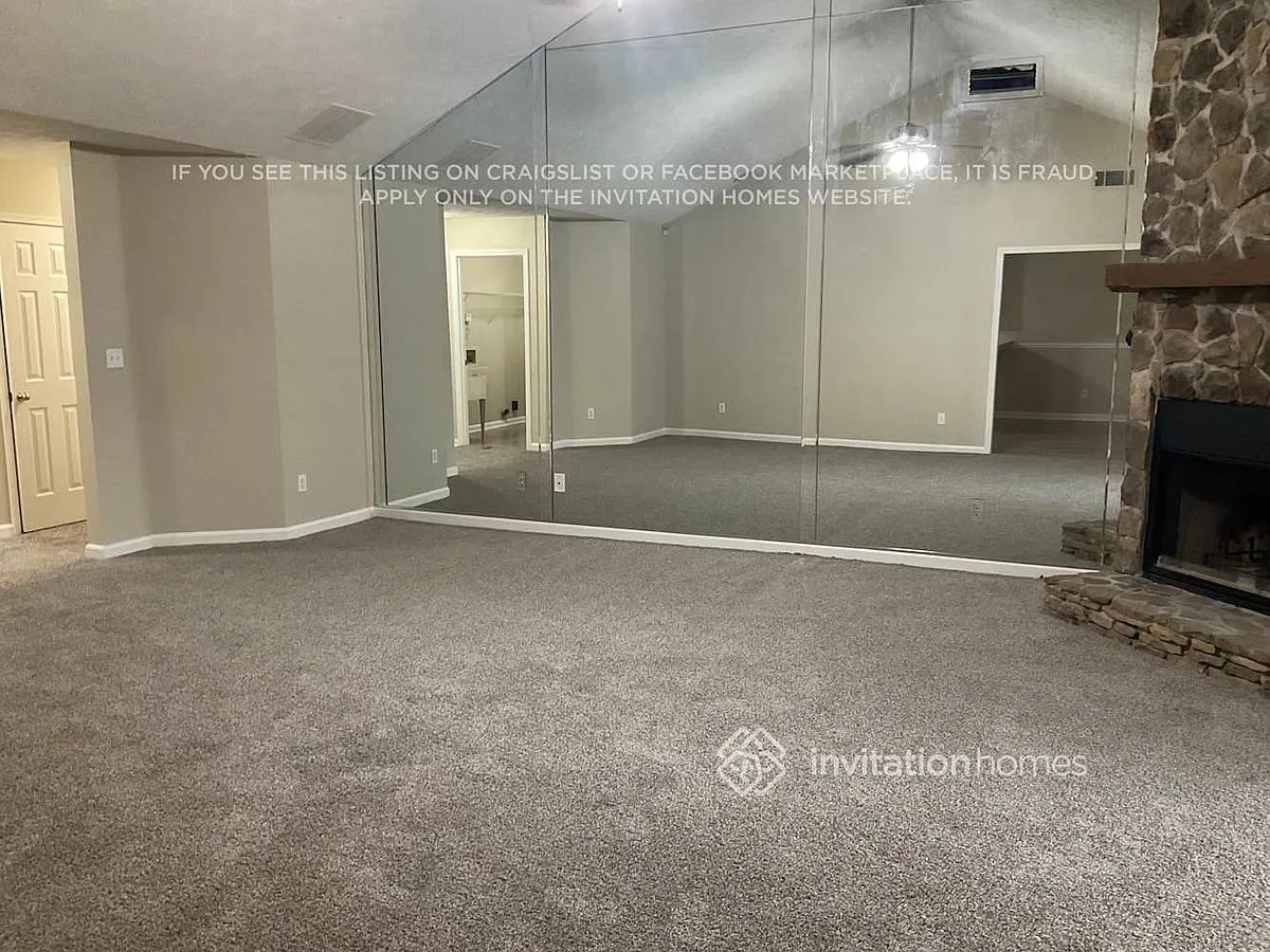 Building Photo - 1570 Canberra Dr