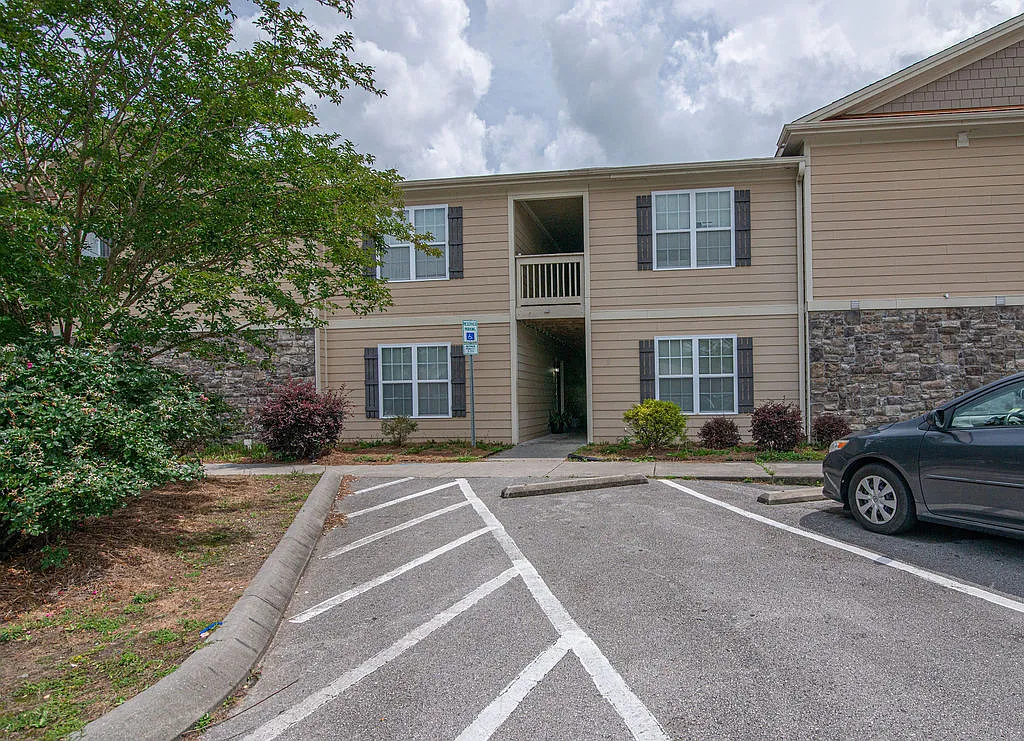 3 bed, 1251 sqft, $1,300 — Photo 3