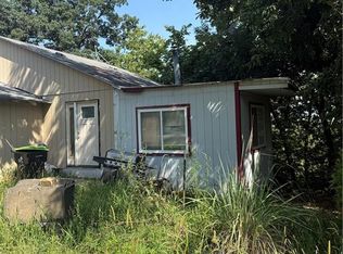 8202 E Shady Tree Ln, Freeman, MO 64746
