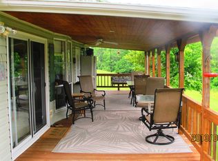 8736 Double Cabin Rd, Hillsville, VA 24343