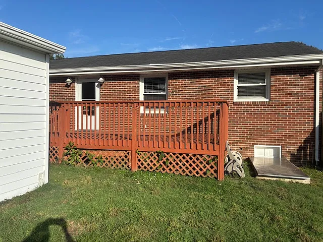 701 Greenleaf Ln — Photo 13