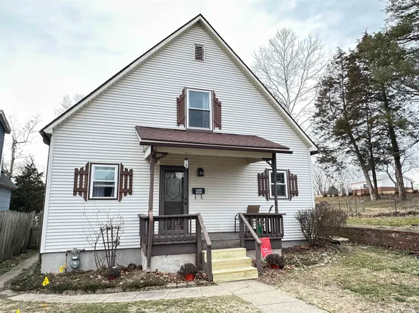 659 S 8th St, Clinton, IN 47842