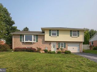 325 Valley View Dr, New Holland, PA 17557