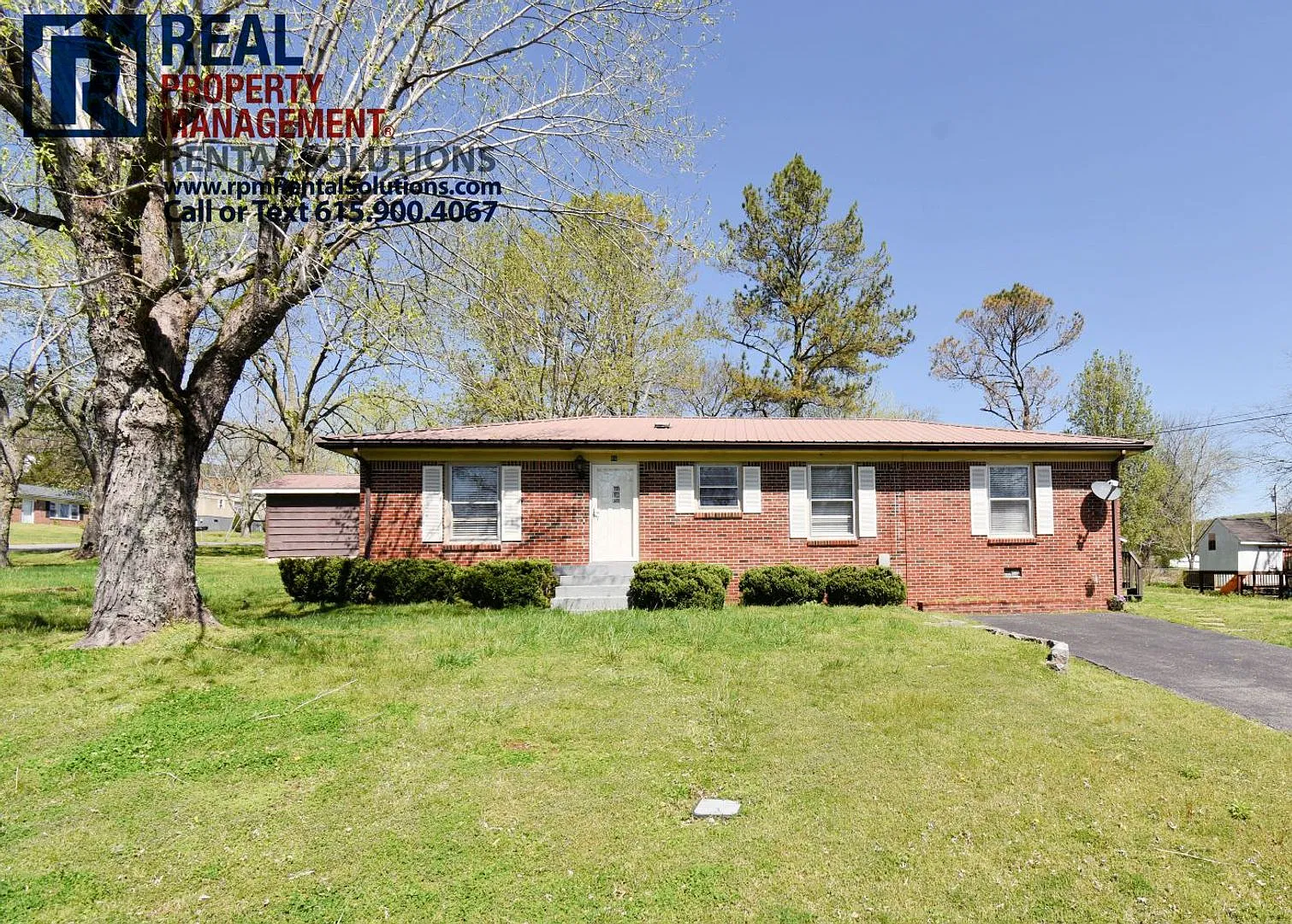 Great corner lot home in Auburntown! Garage and storage shed! — Photo 1