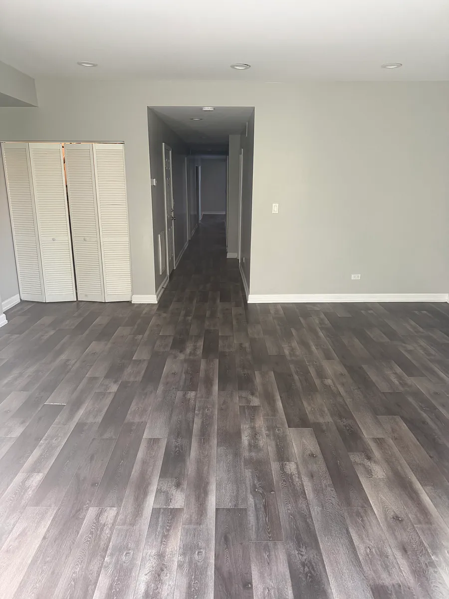 Building Photo - 619 E 60th St #2
