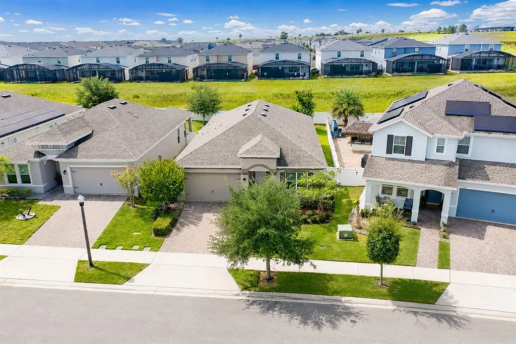 4 bed, 3.0 bath, 2244 sqft, $2,750 — Photo 2
