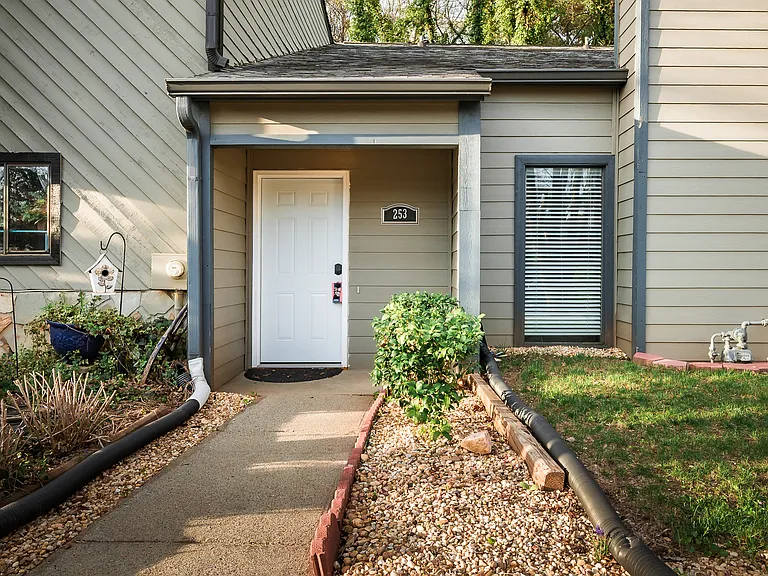 253 Toweridge Dr SW — Photo 3