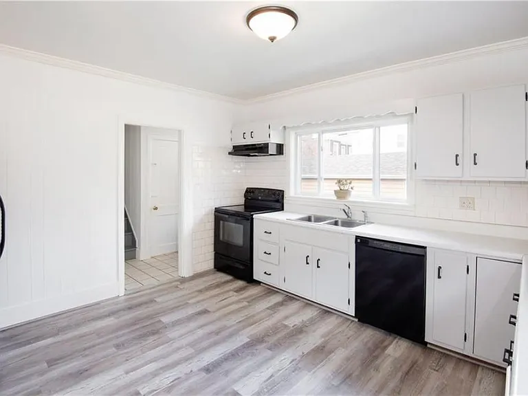 27 Peckham Ave — Photo 17