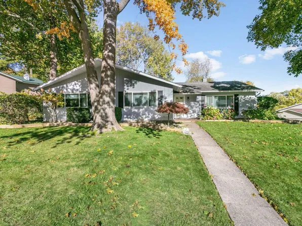 1819 Woodmont Dr, South Bend, IN 46614