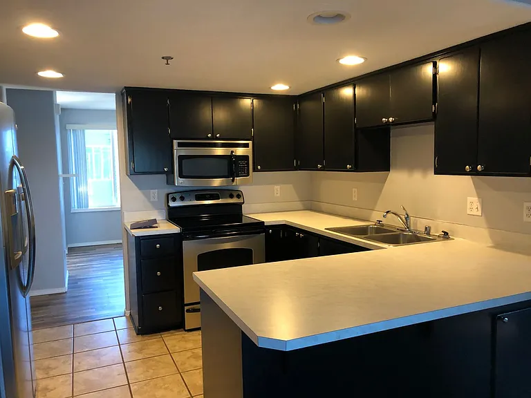 300 N Oak Harbor St #B201 — Photo 8