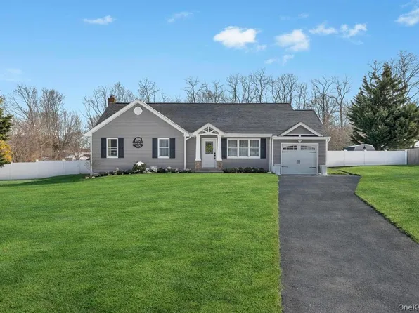 40 Great Rock Drive, Wading River, NY 11792