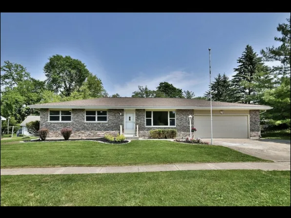 709 Oak Manor Dr, Marengo, IL 60152