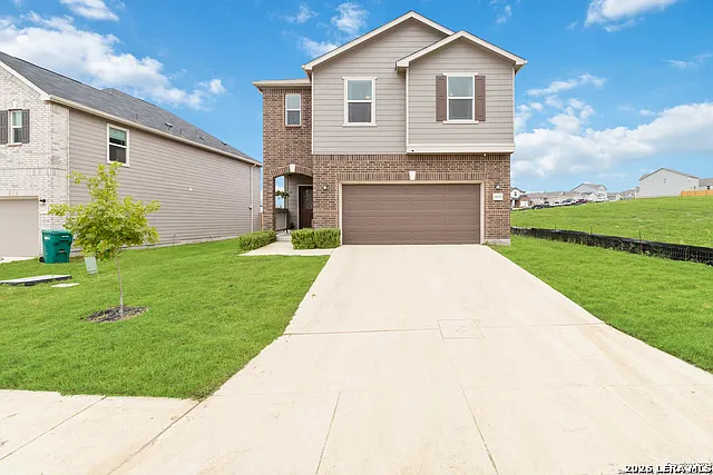 4 bed, 2.5 bath, 2347 sqft, $1,999 — Photo 1