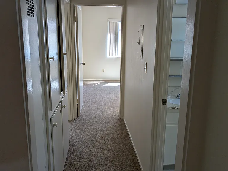 Providencia Apts — Photo 23