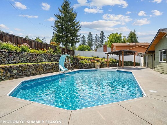 3rd image of 9907 N Huntington Rd