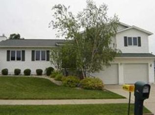1806 Parkgate Dr, Baraboo, WI 53913