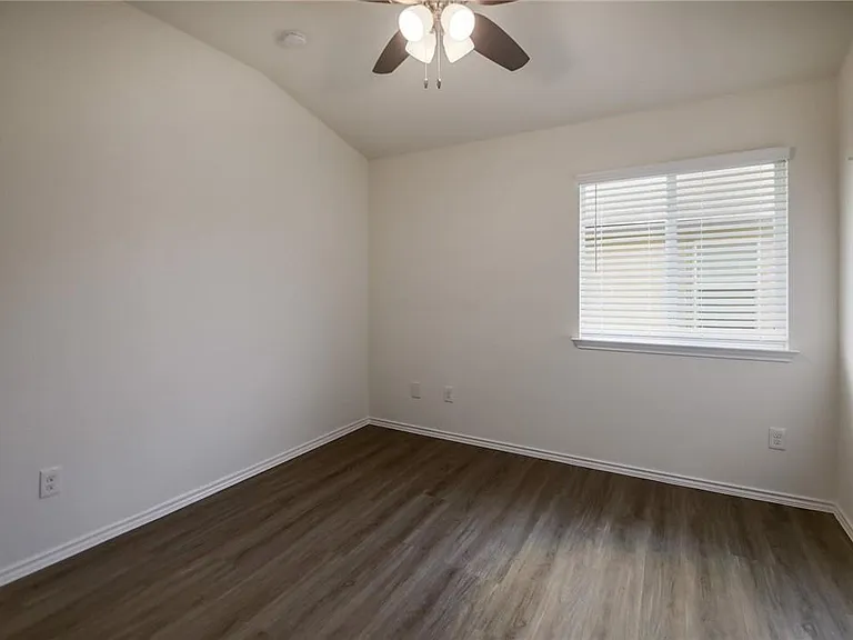 137 Langtry Ln — Photo 27