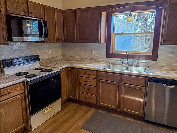 2nd image of 606 Douglas Ave